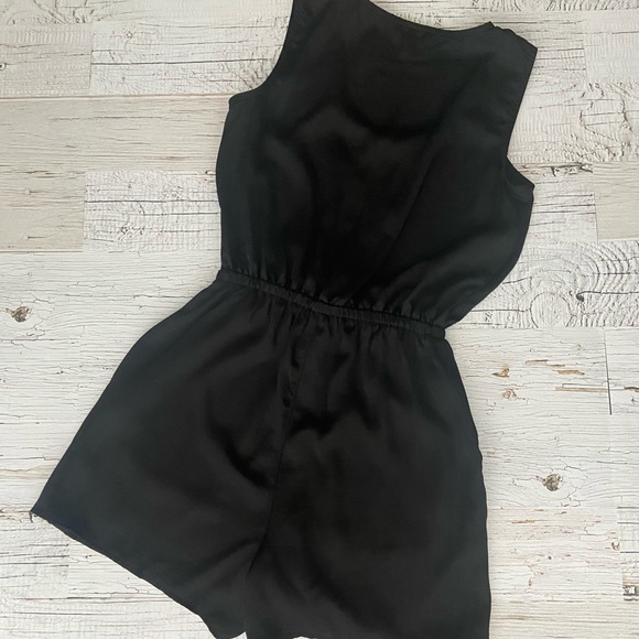 Express Romper - Picture 4 of 5